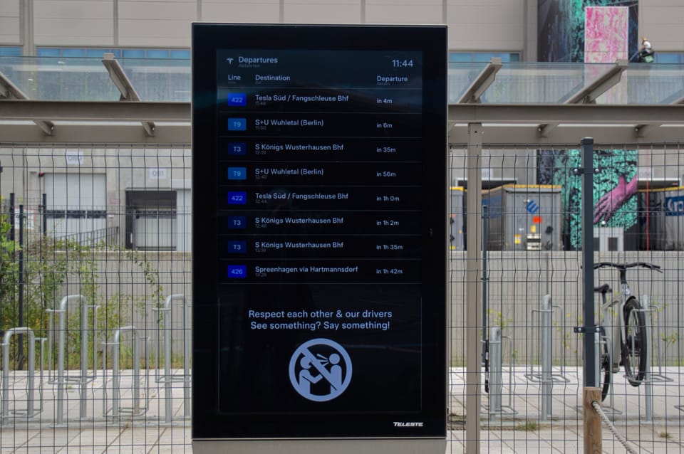 Digitale Fahrplananzeige am Werksbahnhof