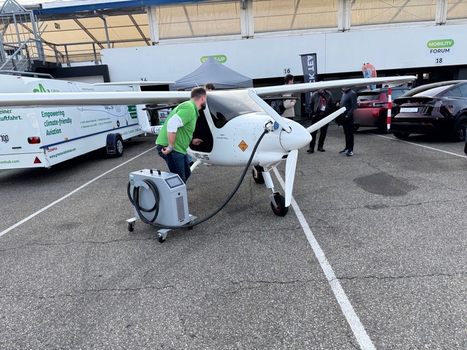 Elektroflugzeug als Ausstellungsstück beim e4 TESTIVAL