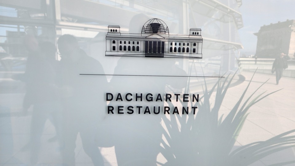 Schriftzug Dachgarten Restaurant im Reichstagsgebäude